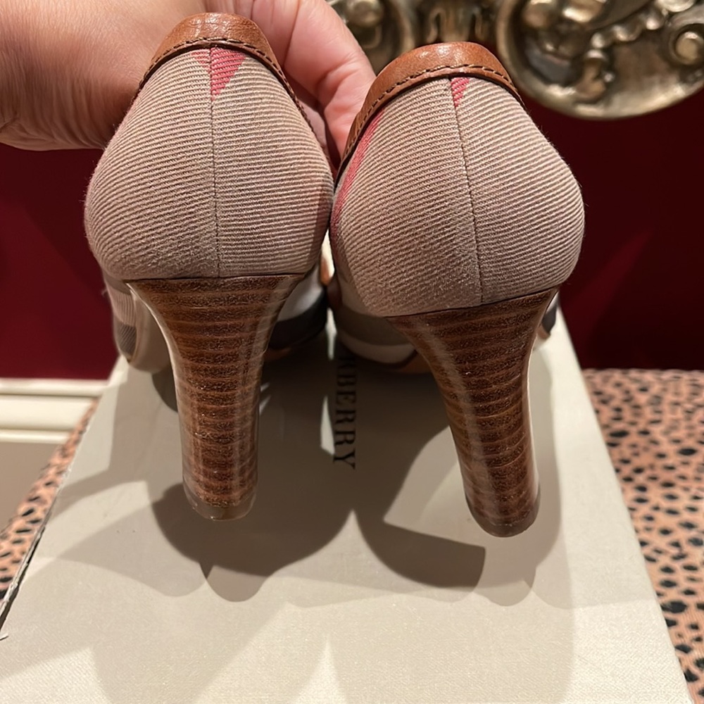Burberry heels 36.5 - Picture 5 of 6